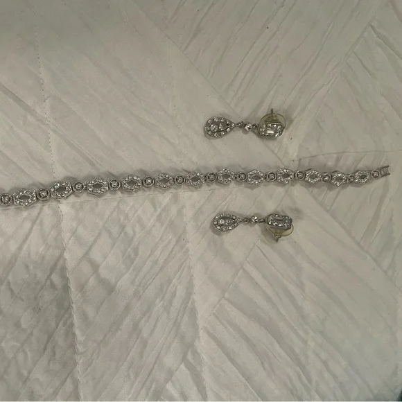 Custom Crystal Bridal Set- Earrings & Bracelet - Picture 3 of 4